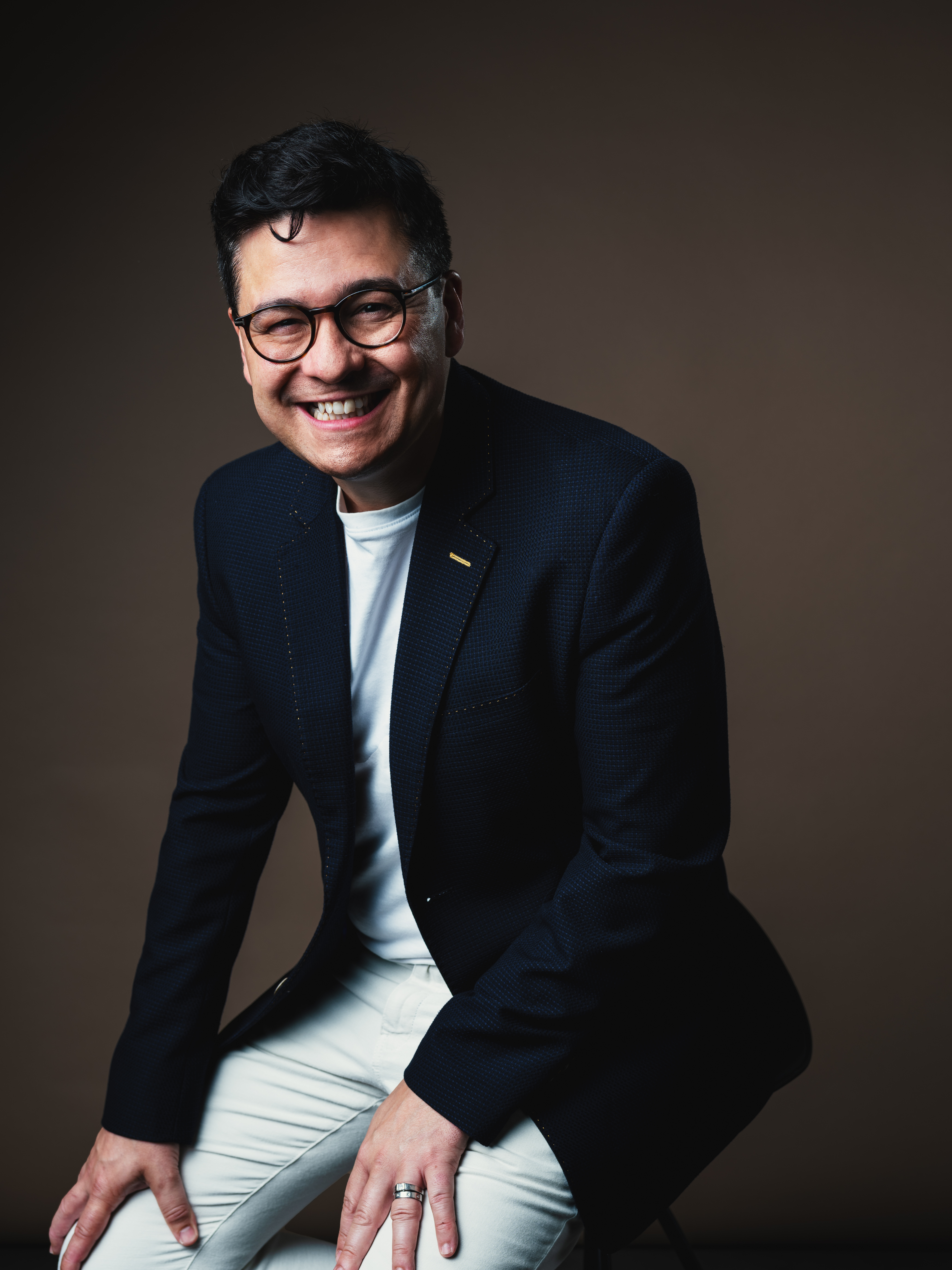 Elliott Wakefield — Chartered Marketer and Prestige Property Expert